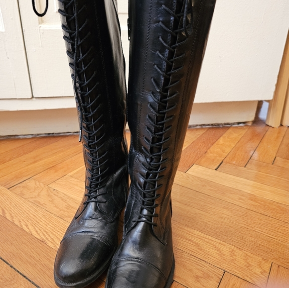 Black, wide-calf leather boots with  lace-up look and flat heel. Size 38 - Picture 1 of 6